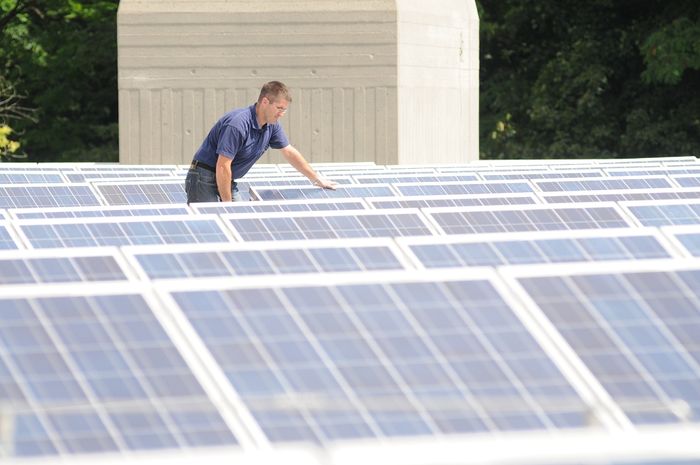 Photovoltaikanlage auf dem Dach von Kongress am Park Augsburg