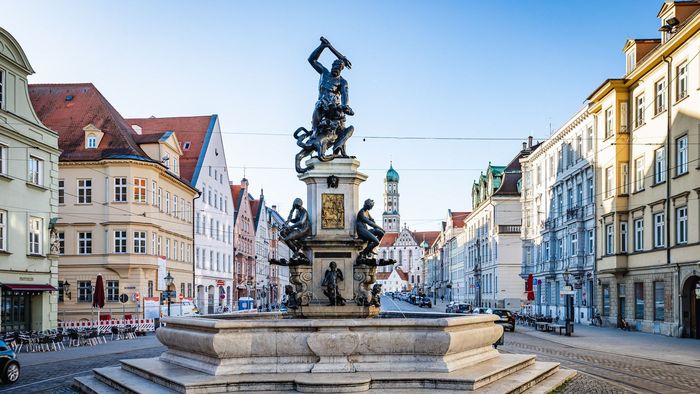 Herkulesbrunnen mit Maximilianstraße und St. Ulrich Herkulesbrunnen mit Maximilianstraße und St. Ulrich