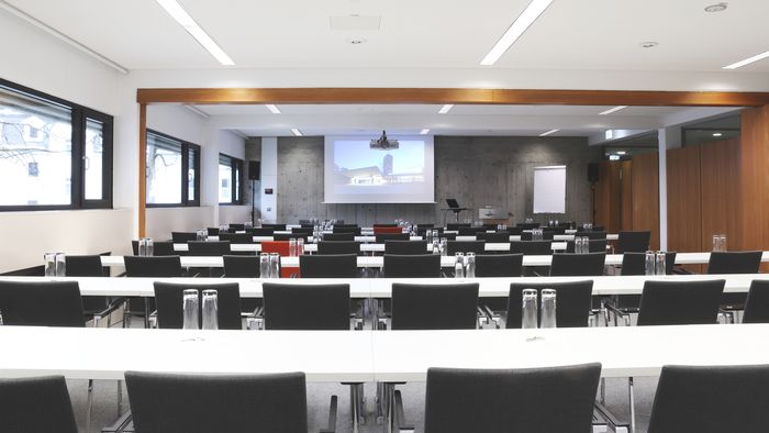 Parlamentarische Bestuhlung im Raum Augustus Kongress am Park Augsburg