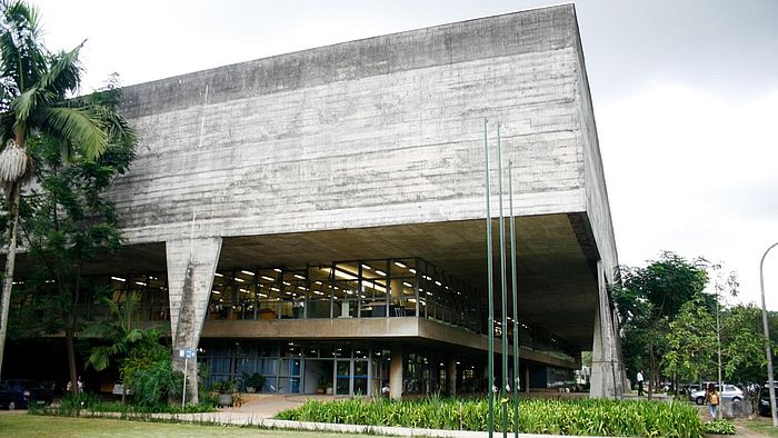 São Paulo, Fakultät für Architektur und Städtebau von Architekten João Baptista Vilanova Artigas & Carlos Cascaldi im Stil des Brutalismus