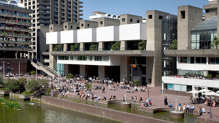 Barbican Center in London von den Architekten Chamberlin, Powell and Bon in Stil des Brutalismus